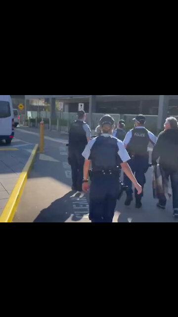 Police pigs definitely loves to arrest women in NAZISTRALIA