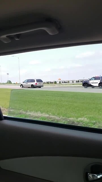 Video shows squad cars tailing minivan on I-94 during police incident