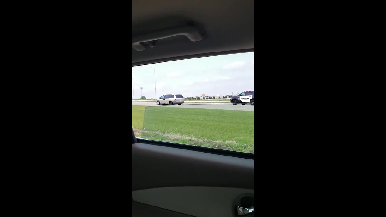Video shows squad cars tailing minivan on I-94 during police incident