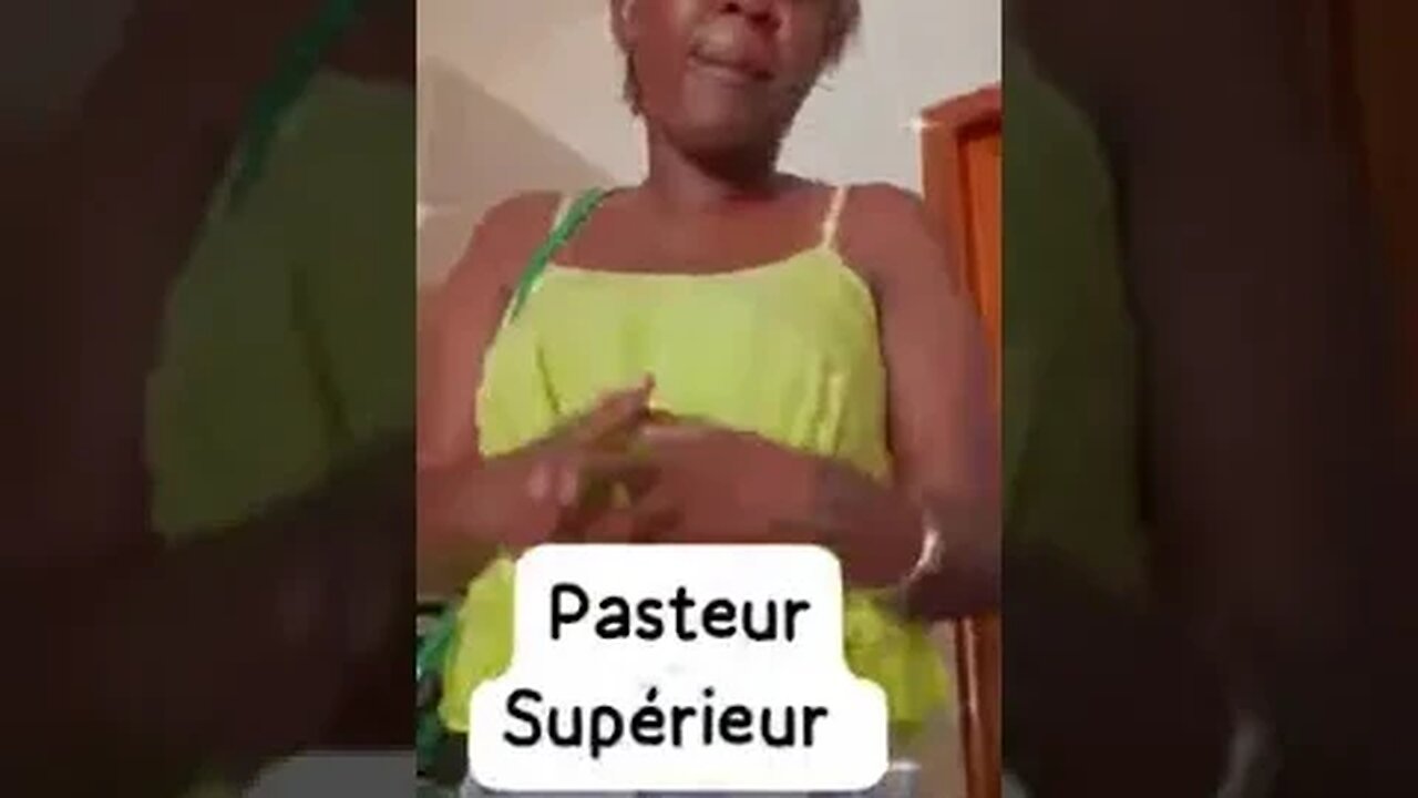 Le poisson 🐟 ne fuit pas l eau🤣 les mêmes abeilles Flore de Lille MAFFO Paix reine raclent les murs