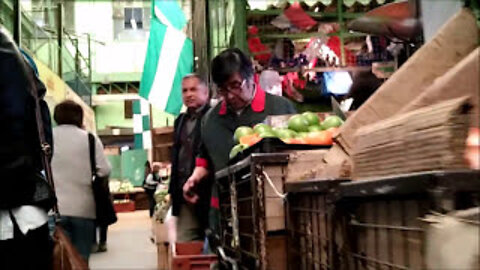 Walking around the Mercado Cardonal area of Valparaiso Chile