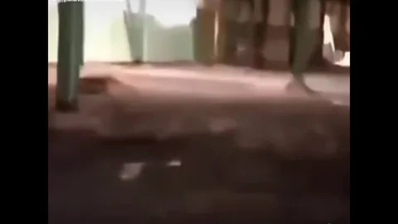 "It says do not open,damit!