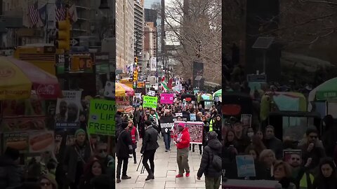 the @WLFnyc March and Rally 1/8/2023 Columbus Circle to Met.#WomenLifeFreedom @womenlifefreedomnyc