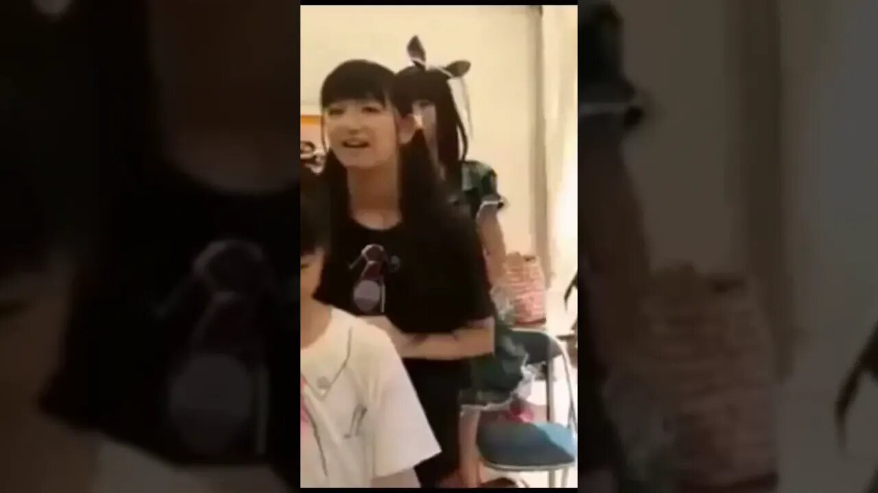 BABYMETAL- Sumetal and Yuimetal Backstage at Tokyo Idol Festival