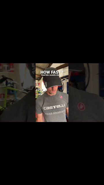 How fast can he change this Road Bike Cassette? #shorts #cyclingtips #bikemechanic #bikeshop