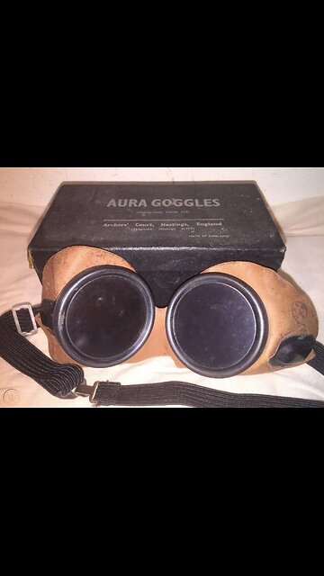 Walter John Kilner invented Dycenian glasses