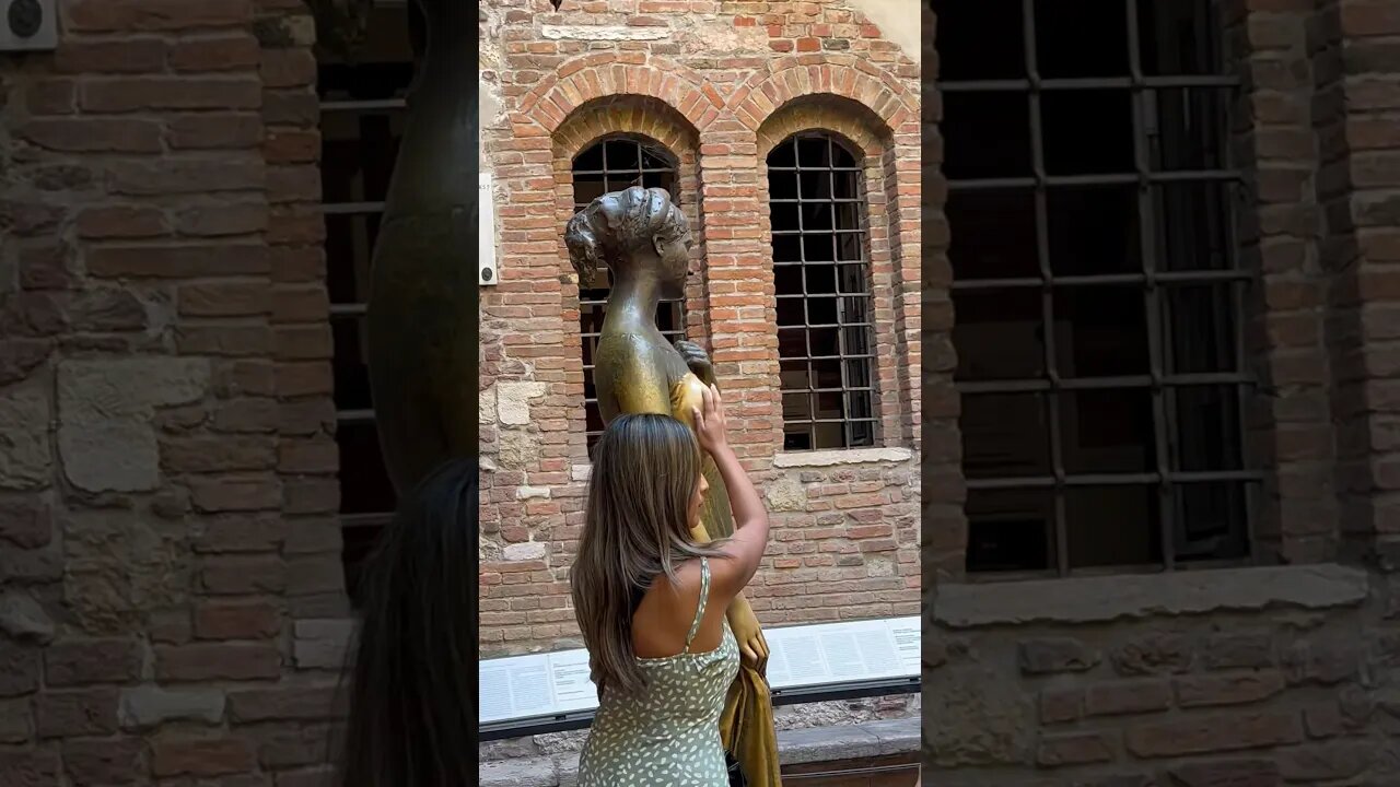 Tourist Trap in Verona Italy, Casa di Giulietta - House of Juliet #Shorts