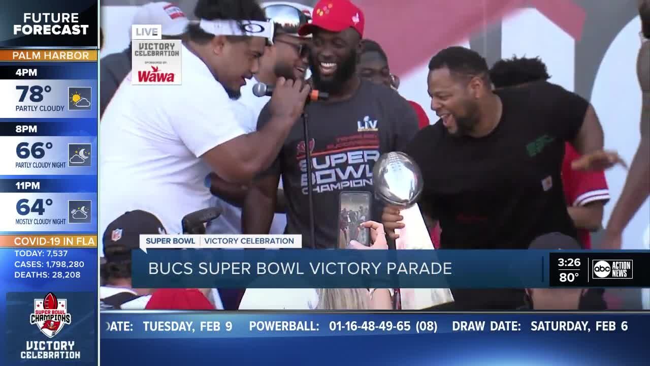 3pm LIVE PARADE