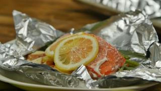 Lemon-Garlic Salmon Foil Pack with Green Beans and New Potatoes