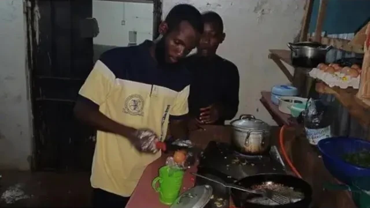 Final-year medical student who turned food vendor during ASUU strike has died. #news