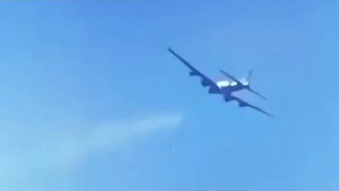 Confronto Épico: 🇩🇪 BF-110 vs. 🇺🇸 B-17! Tiros de Canhão a 30mm de Perto! 💥 #guerra #war #ww2