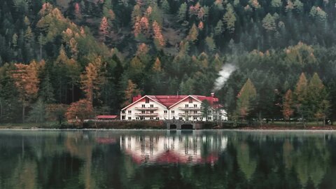 A Serene And Beautiful Lake House To Relax In!