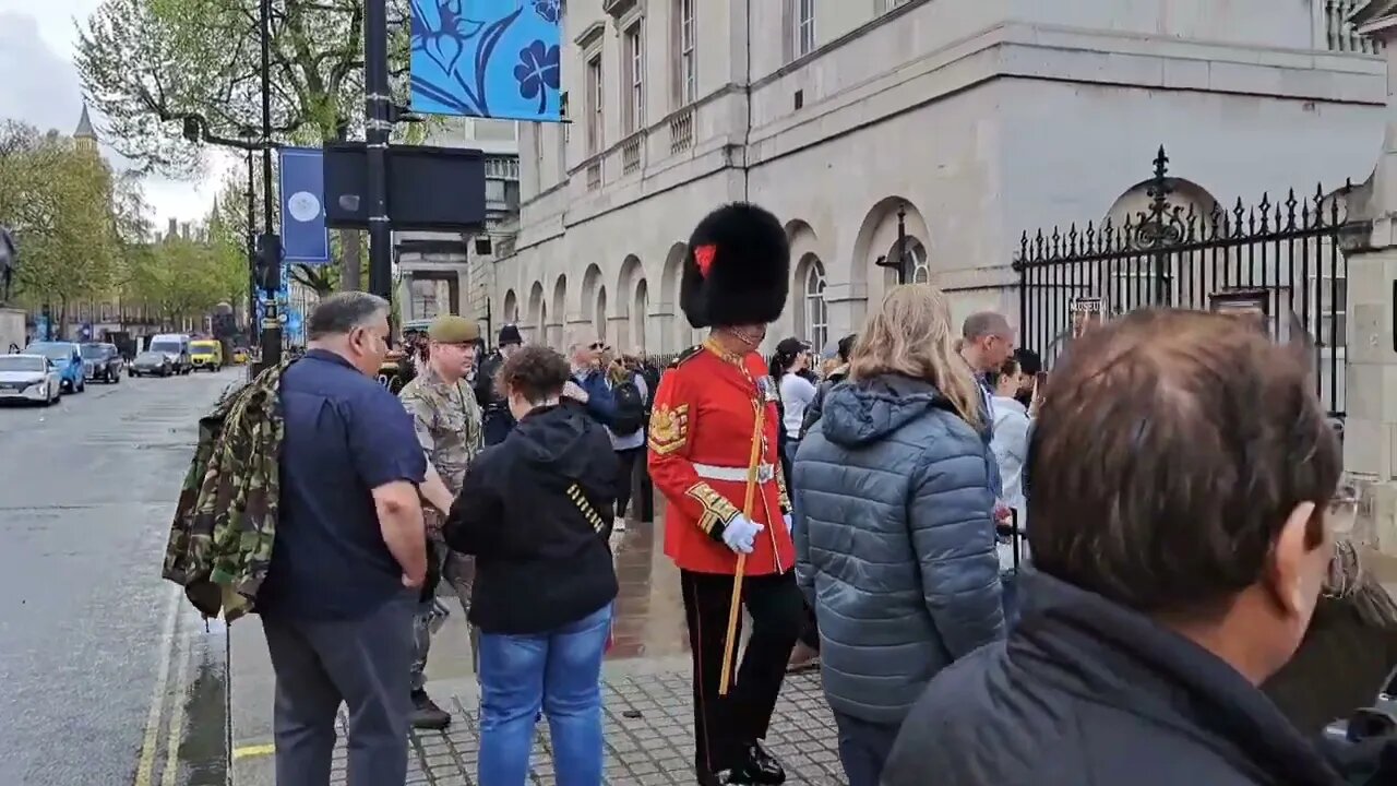 King's guard returns from the minstery of defence #thekingsguard