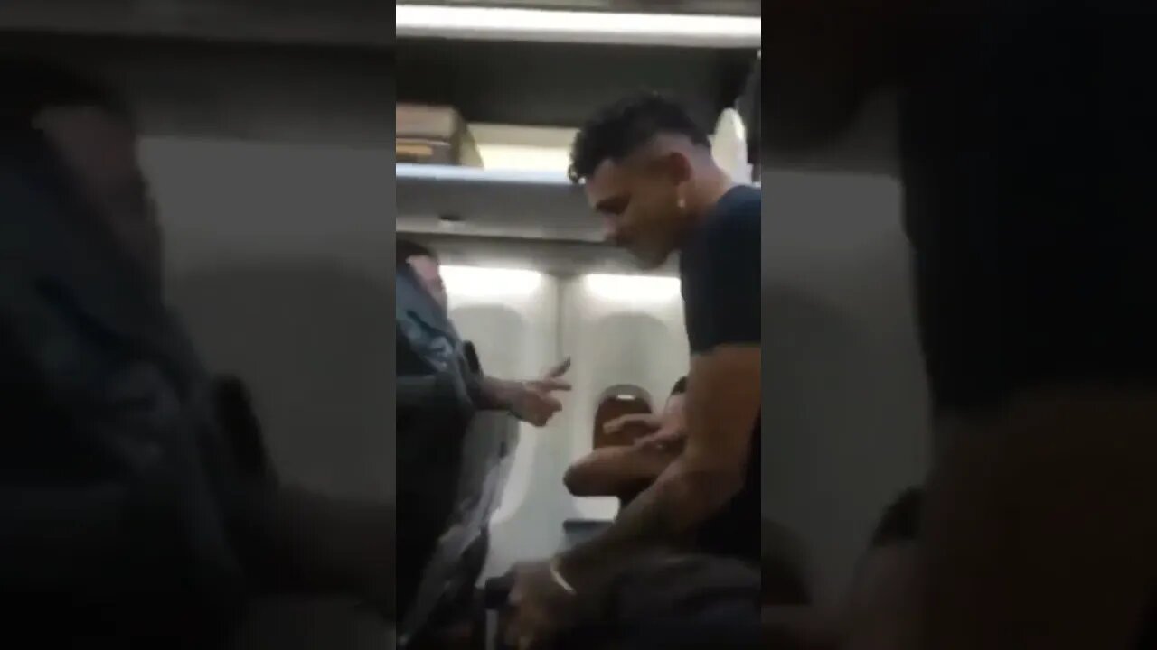 Torcedores homenageiam Tiquinho no Avião