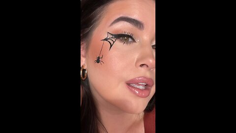 Easy Halloween Eyeliner Look. Spiderweb eyeliner tutorial.