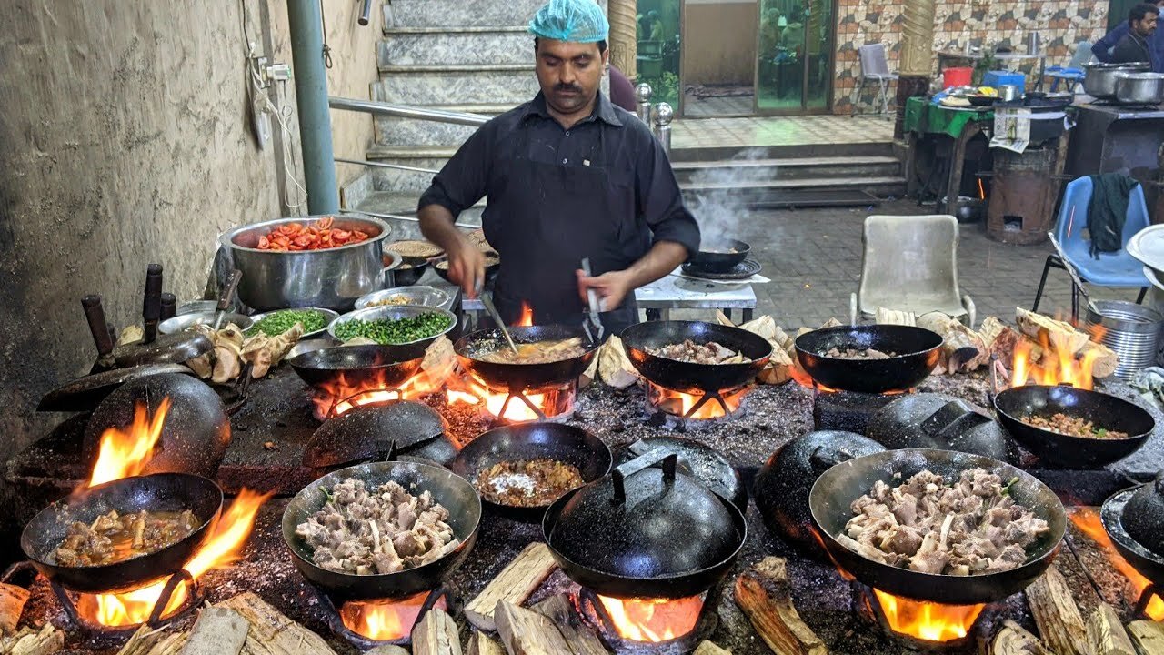 ilyas Dumba Karahi, Truck Adda GT Road Lahore | Lahori Mutton Karahi | Ilyas Truck Adda Karahi Tikka