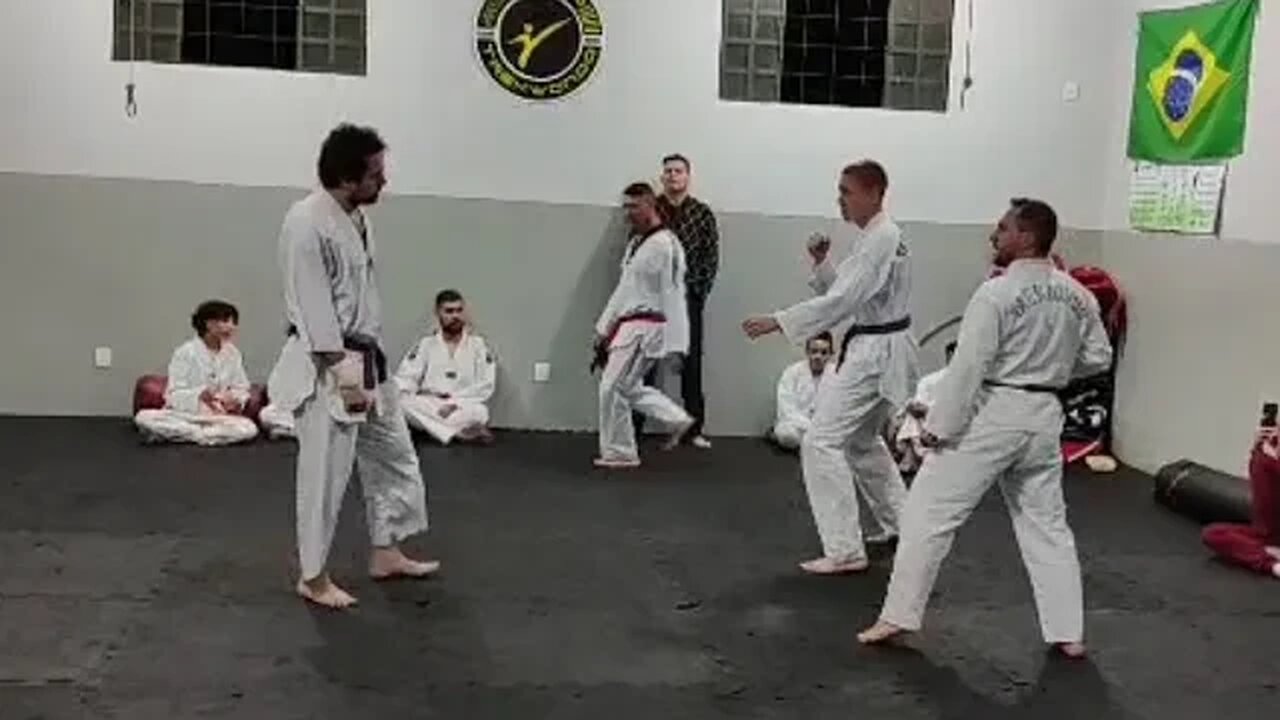 Luta 1 x 2 exame para faixa vermelha do TAEKWONDO.