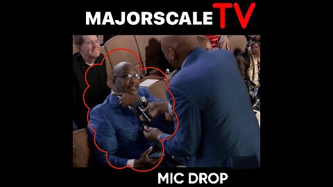 Donnie McClurkin tries to get Marvin Winans to sing lol 😂 🚫🎤😂🤣