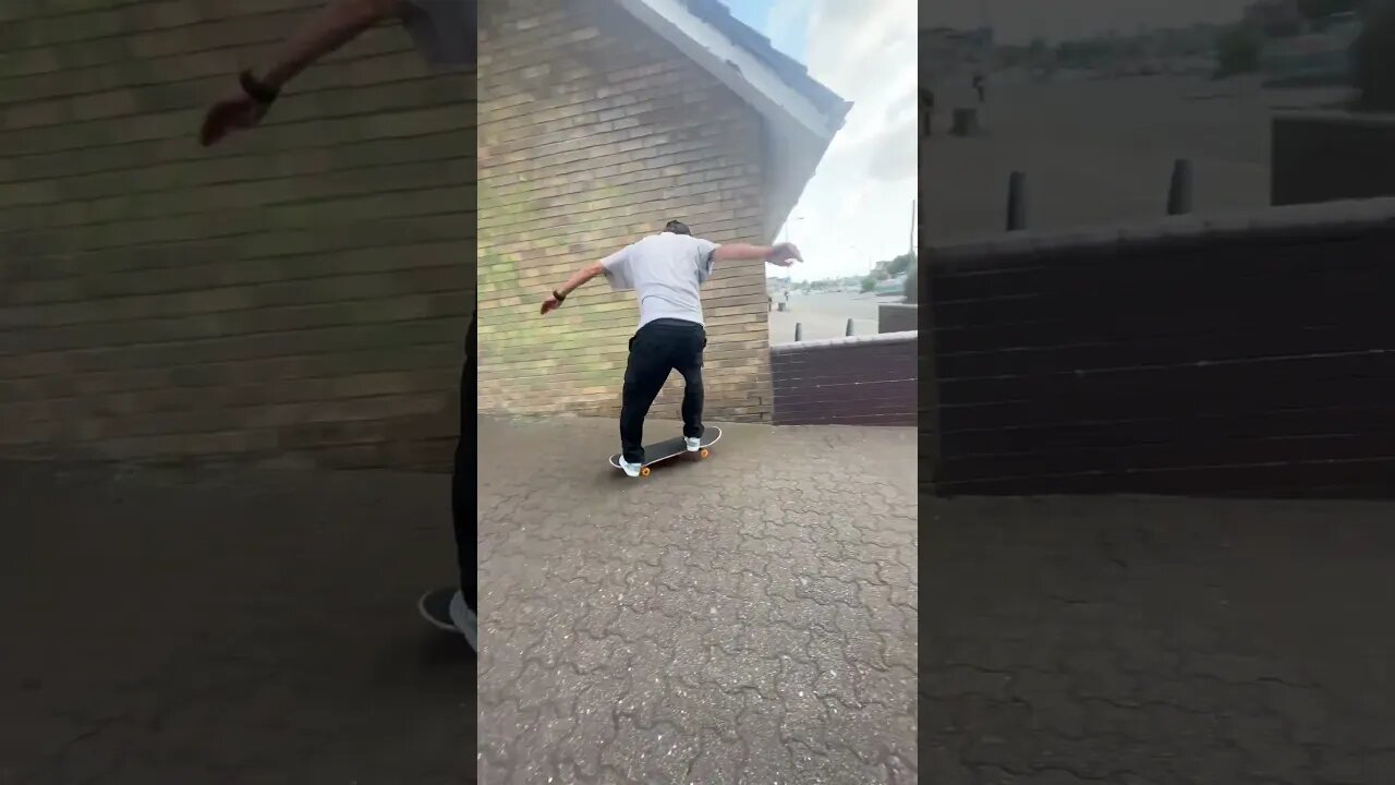 #frontside #kickflip #shorts #skateboarding #tricks