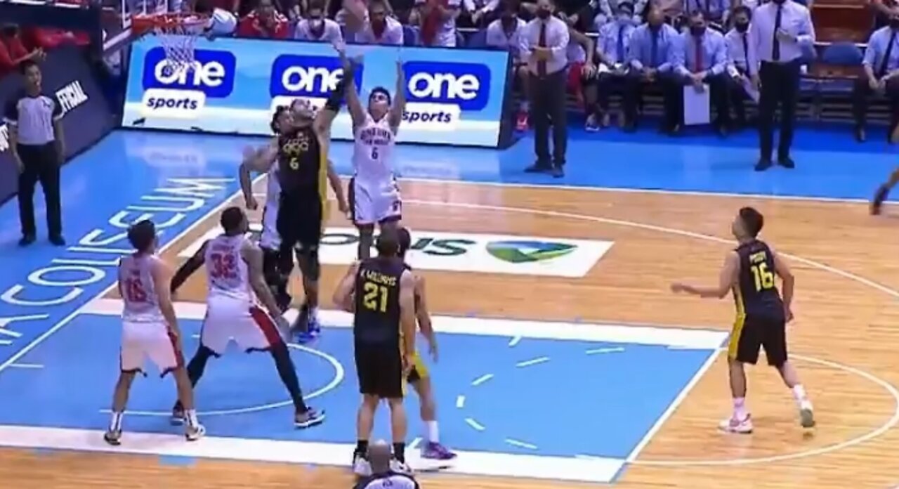 Scottie Thompson grabs 15 rebounds in QF Game 1!