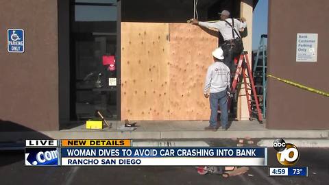 Car crashes into Rancho San Diego bank