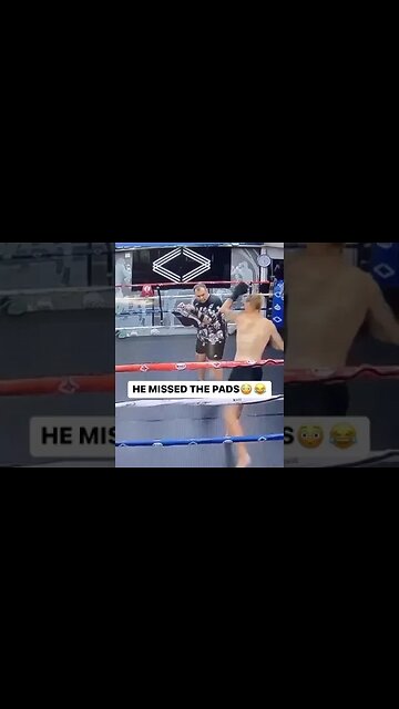 He missed the pads via @corporateboxgym @mmapack #muaythaifighter #muaythailifestyle #kickboxing