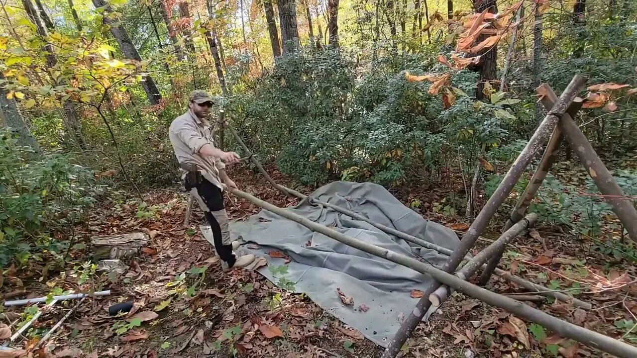 Jungle loft bed & shelter built with single canvas tarp solo overnight /19