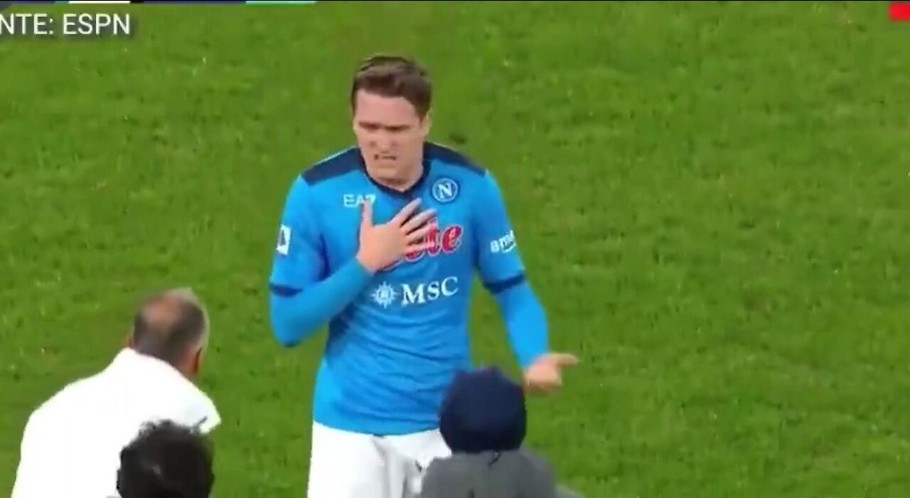 Fully vaccinated Napoli midfielder Piotr Zielinski taken off: breathing difficulty, chest pain