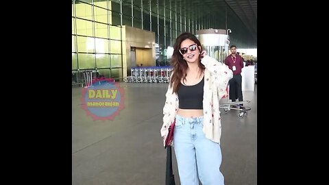 Kirti Kharbhanda Spotted At Airport Departure