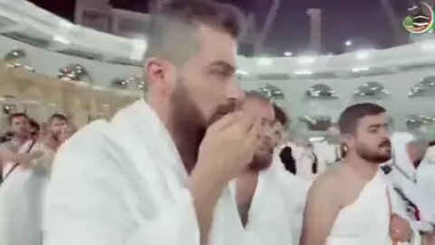 ‎شخص من كردستان تبرع بماله الخاص وجمع هؤلاء الكفيفين ليزوروا بيت الله وأرسل معهم اعوانا لهم من ماله