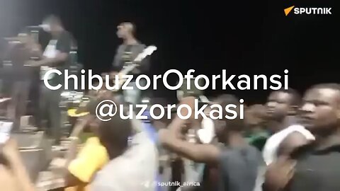 #BreakingNews 🇳🇪 🇫🇷 Nigeriens held a concert to celebrate the French ambassador'