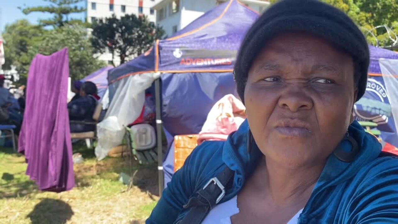 SOUTH AFRICA - Cape Town - Arcadia Place evicted persons camped on road(Video) (4D6)