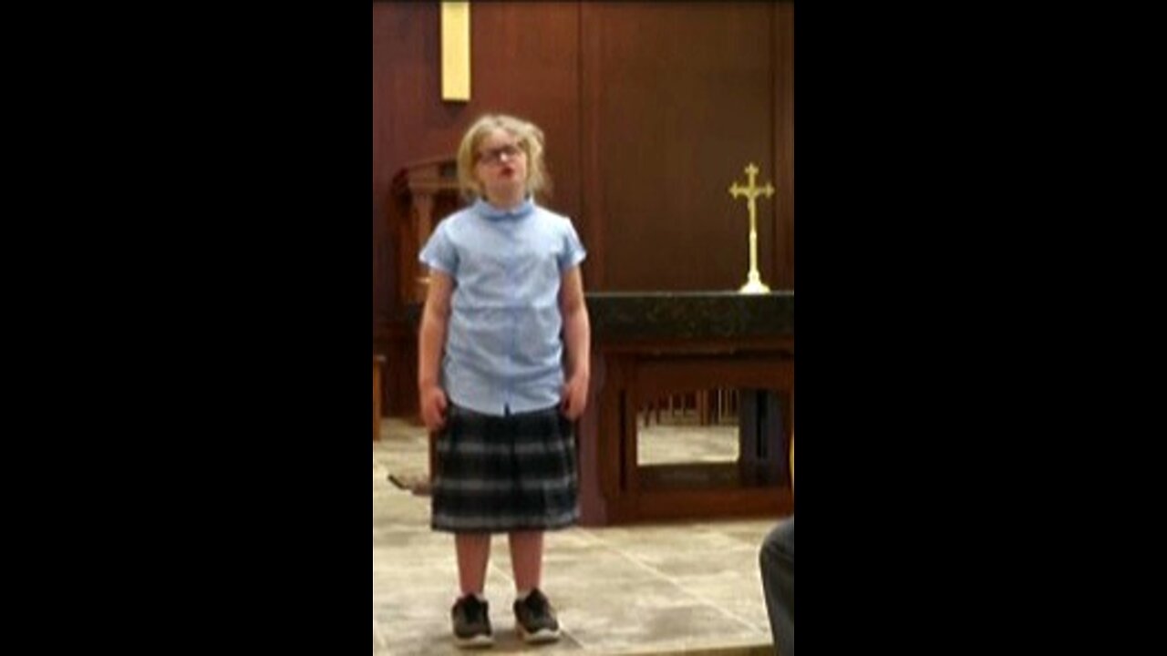 7-YEAR-OLD GIRL SINGS "HALLELUJAH"