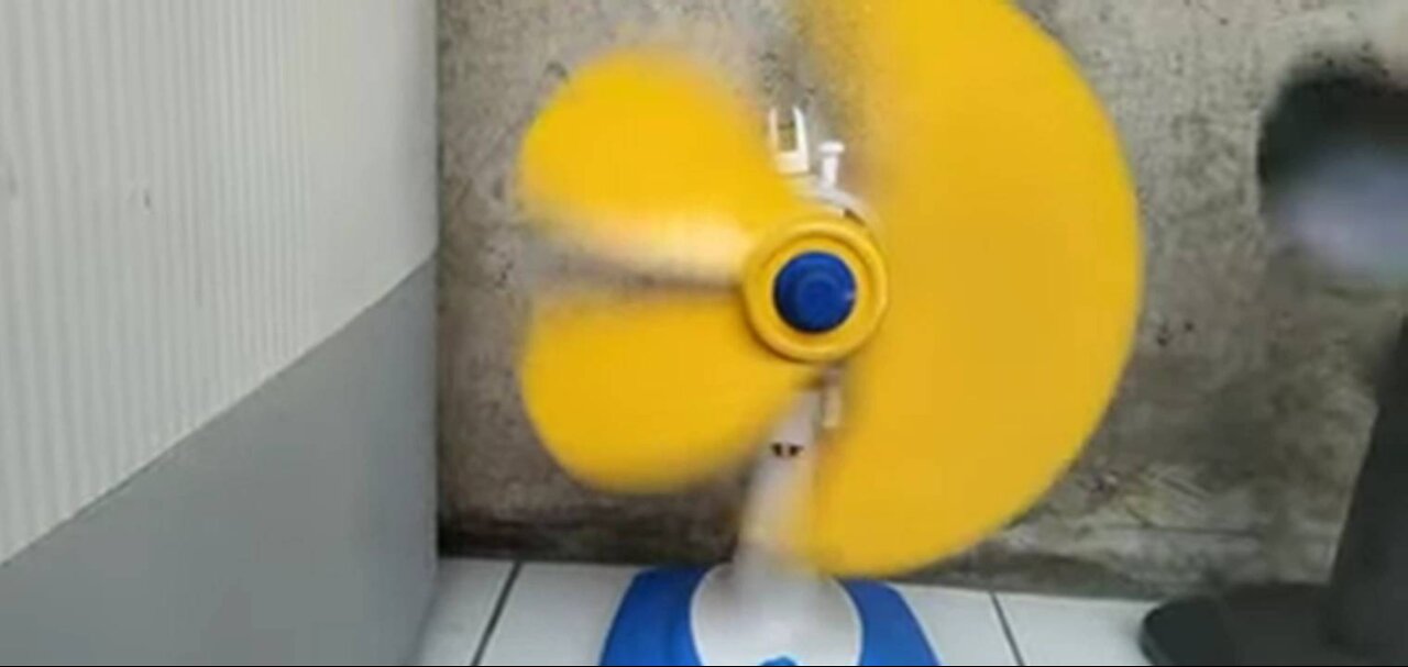 Unique Fan, Yellow Propeller Color