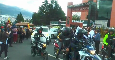 Sepultan en Quito a Fernando Villavicencio mientras alias "Fito" es trasladado a la cárcel La Roca