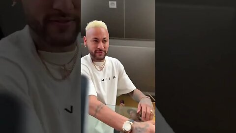 Neymar falando com fãs