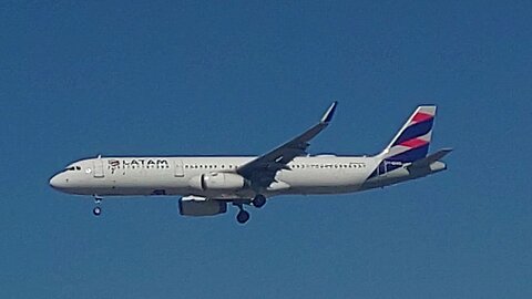 Airbus A321 PT-MXQ vindo de Confins(Belo Horizonte) para Guarulhos