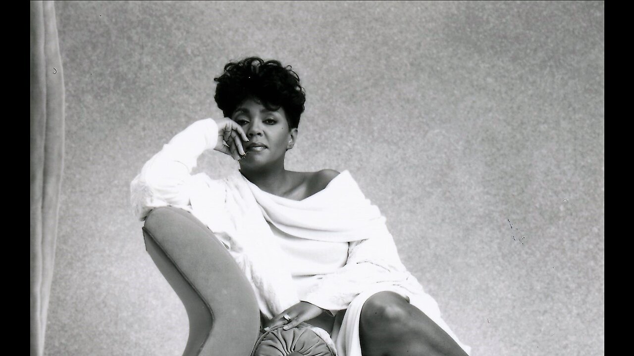 Slideshow tribute to Anita Baker.