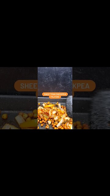 sheet pan chickpea fajitas