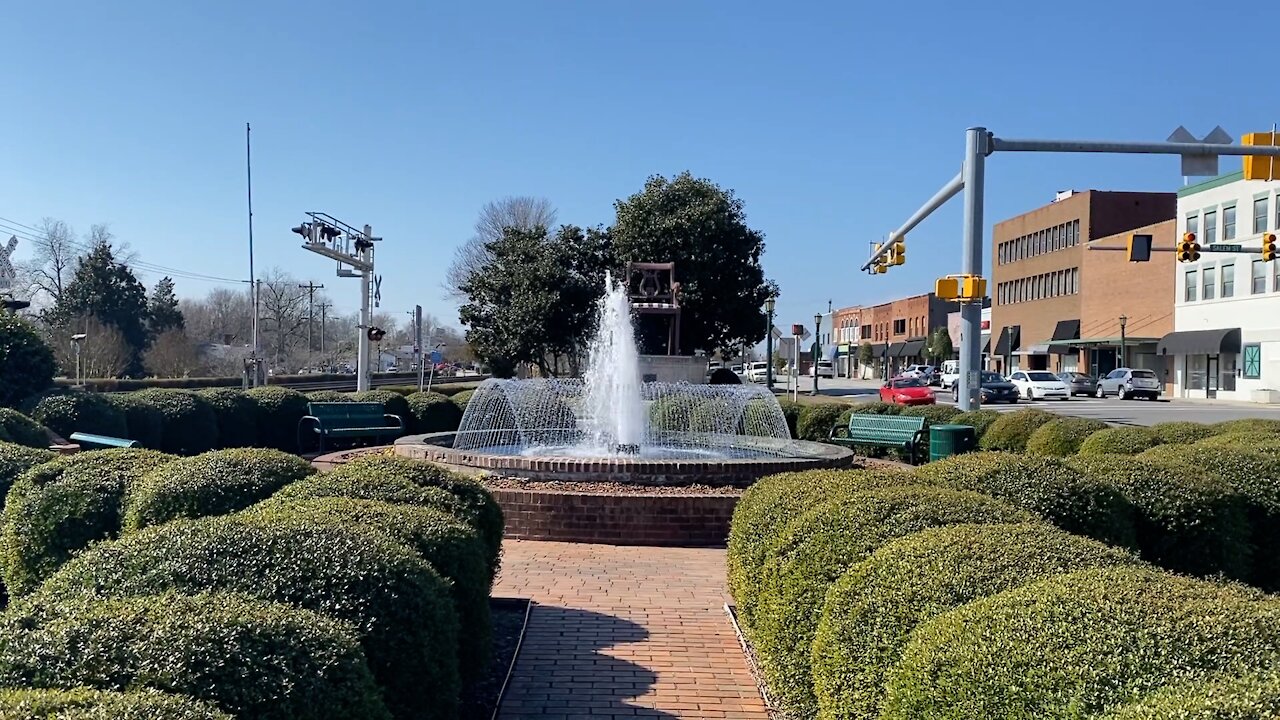 Walking tour of Thomasville, NC, and The Big Chair