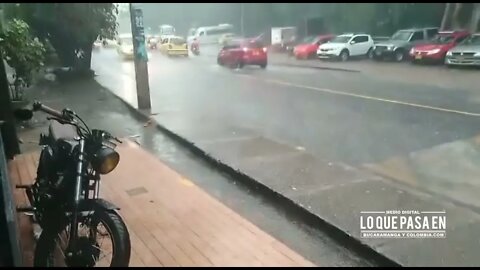 Fuerte lluvia en el sector de zapamanga tras fuerte aguacero de hoy viernes