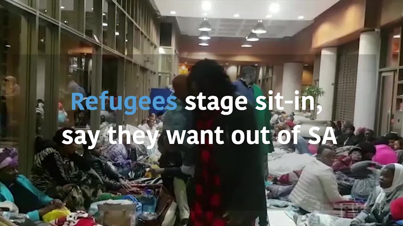 South Africa - Cape Town - Refugees stage sit-in, say they want out of SA(Video) (vGq)