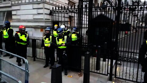 EGG THROWN AT TSG POLICE DOWNING STREET #worldwidefreedomrally