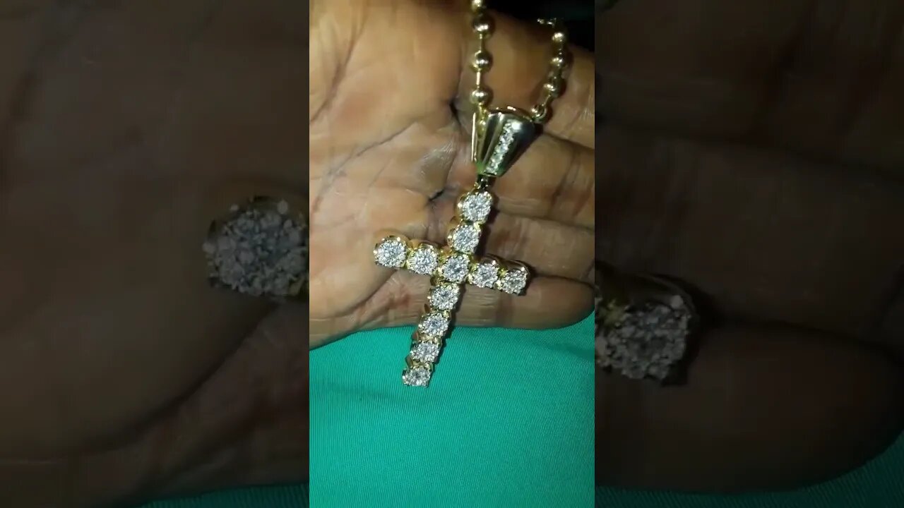 You gotta see this throwback VVS Diamond cross I bought a shyne jewelry #philly