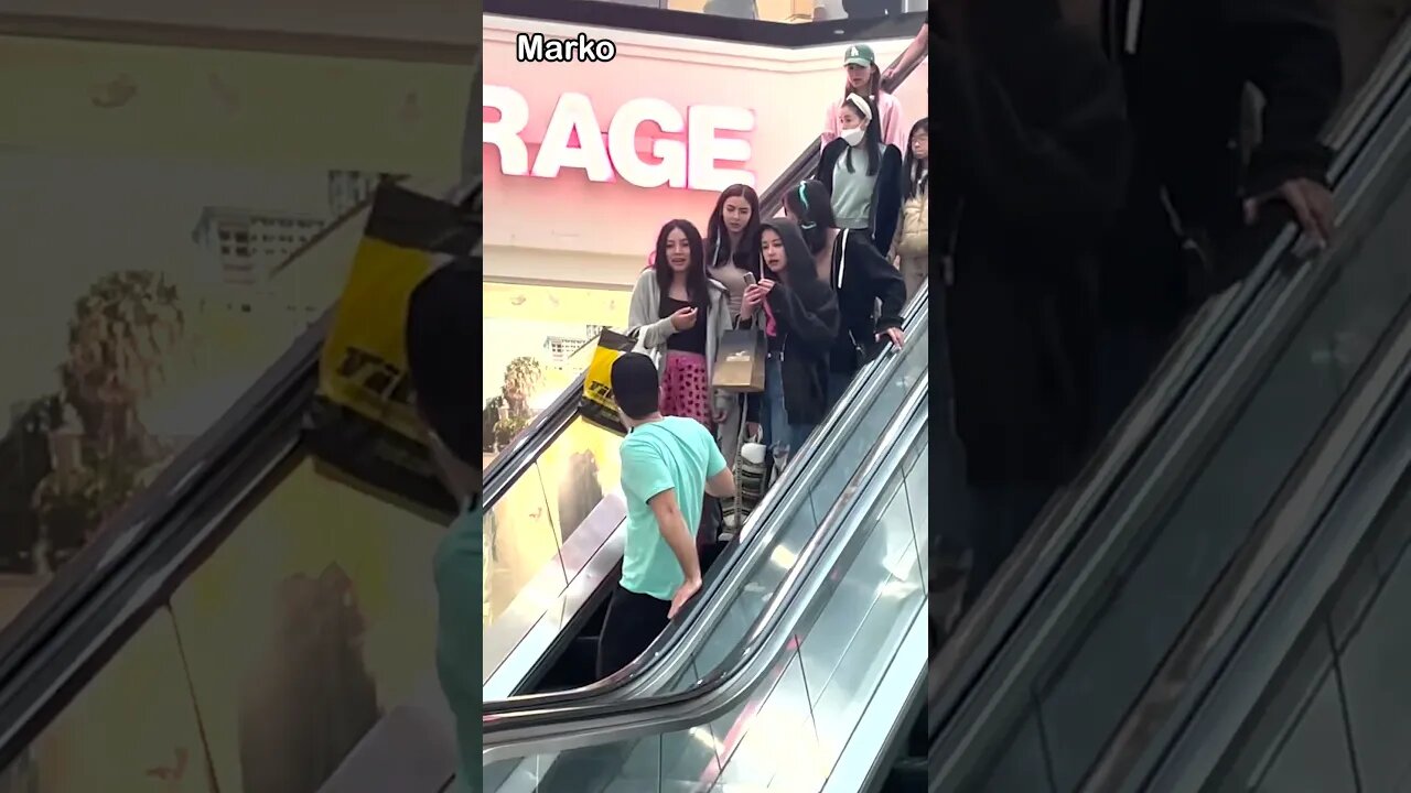 Dejavu on the Escalators🤯😂