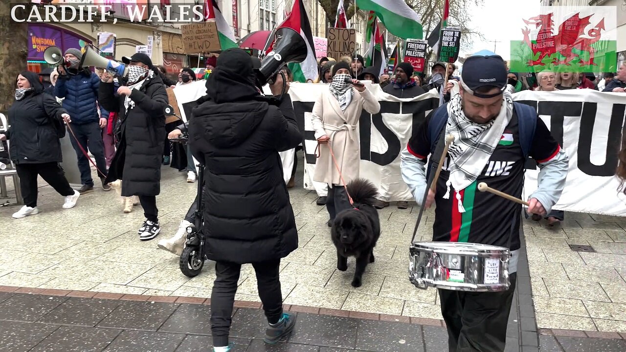 Cardiff standing in solidarity with women in Gaza, Queen Street