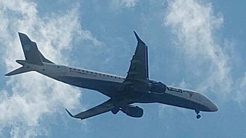 Embraer 195 PR-AXR coming from Recife to Fortaleza