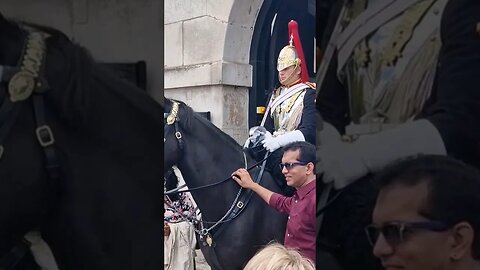 Sign has no effect #horseguardsparade