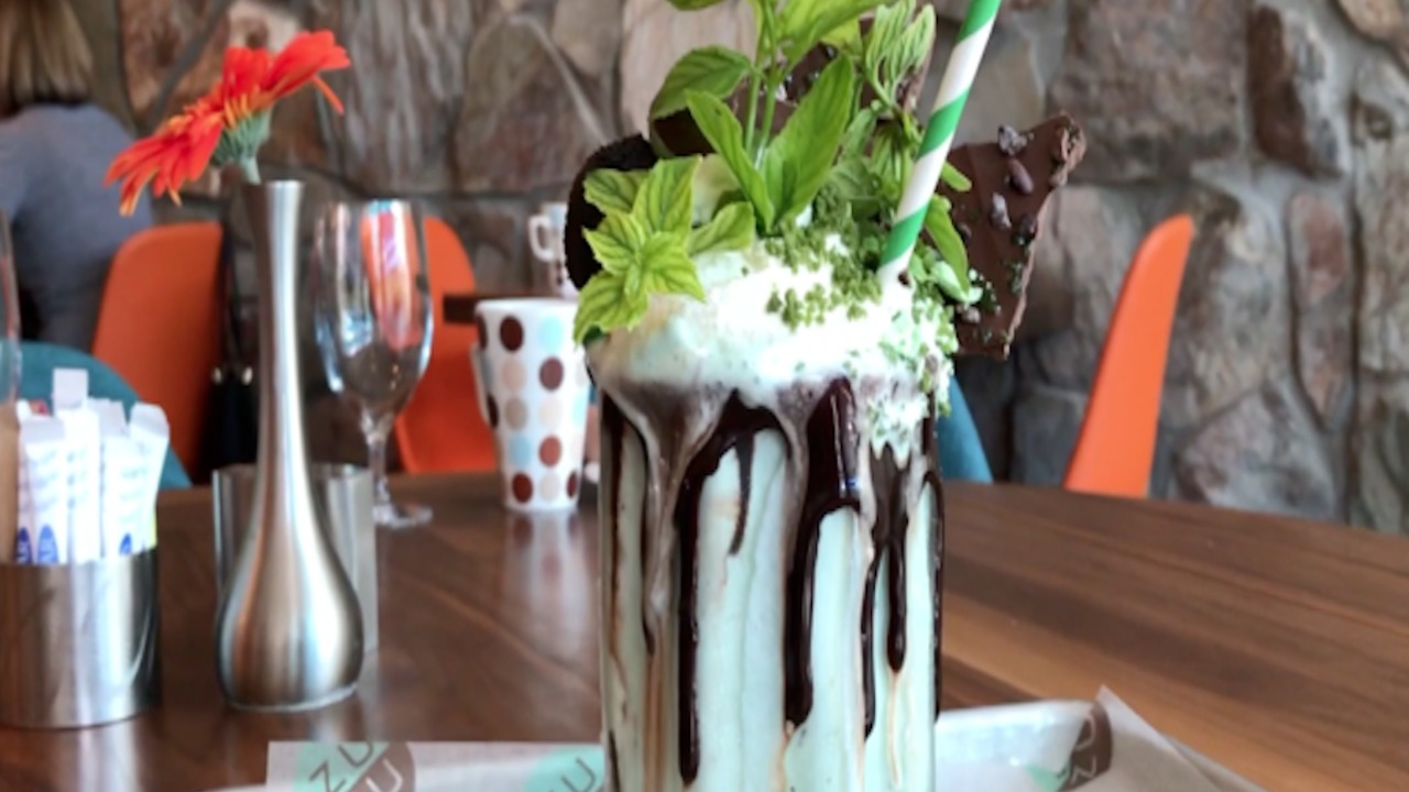 EXTREME MILKSHAKE! Mint Chocolate Madness Showstopper Shake at Hotel Valley Ho - ABC15 Digital