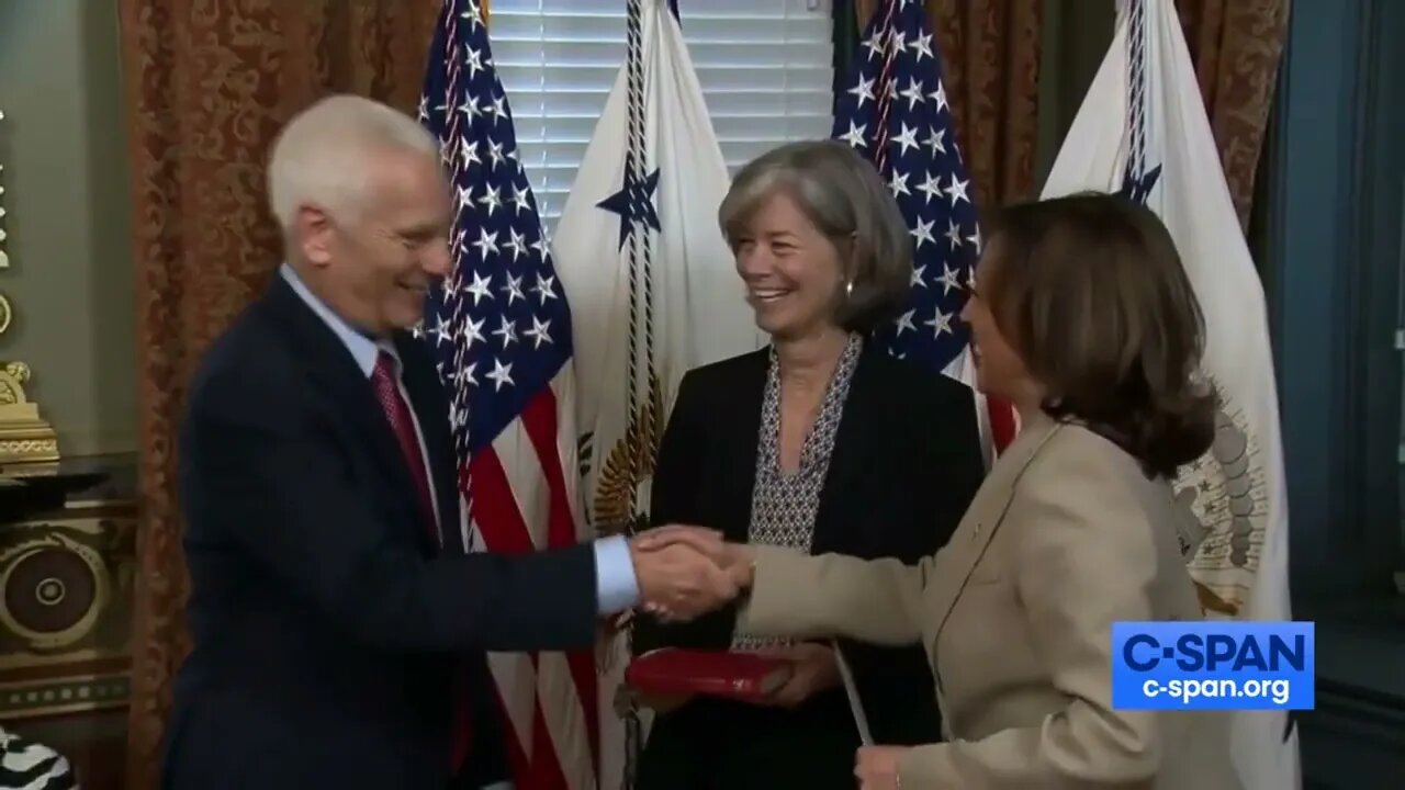 Kamala Harris Tells Audience To Applaud After Swearing-In Jared Bernstein As Economic Advisers Chair